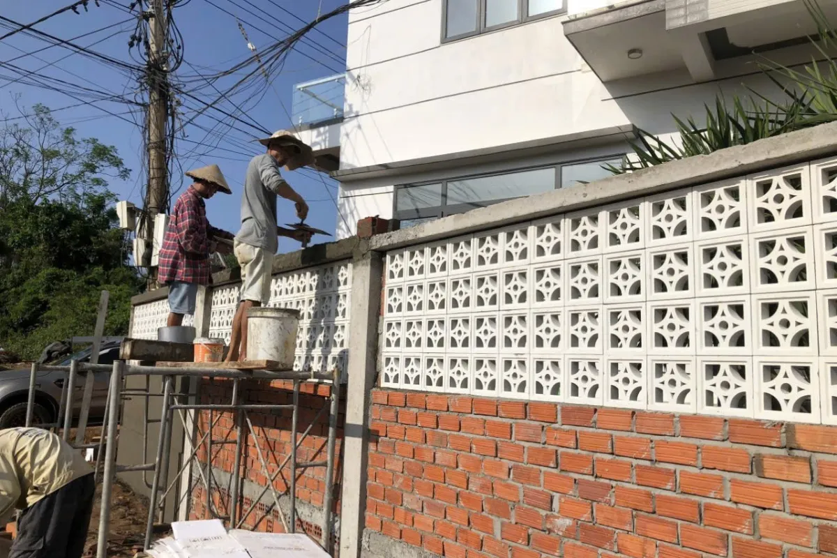 Thi công gạch thông gió